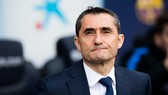 HLV Ernesto Valverde của Barcelona.