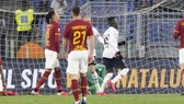 AS Roma sa sút vì hậu vệ “thủng”