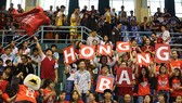 Sinh viên trường ĐH QT Hồng Bàng đến nhà thi đấu Rạch Miễu cổ vũ đông nhất. ẢNH: NHẬT ANH