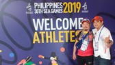 Hai anh em phóng viên Báo Sài Gòn Phóng vừa kích hoạt thẻ tác nghiệp SEA Games 30 xong. Ảnh: Nhật Anh