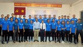 Trọng tài TPHCM được tài trợ trang phục trong hai năm. Ảnh: DŨNG PHƯƠNG