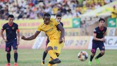 Vinicius ghi bàn gỡ hòa 1-1 cho SLNA. Ảnh: MINH HOÀNG