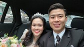 Duy Mạnh rạng ngời bên cạnh bạn đời Quỳnh Anh. Ảnh: FBNV