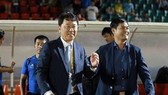 Ông Chung Hae-song cùng Chủ tịch CLB TPHCM Nguyễn Hữu Thắng.