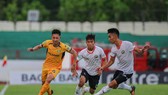 Bình Định đã gây nhiều khó khăn cho đội chủ nhà SLNA. Ảnh: Minh Hoàng