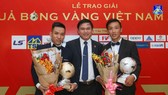 Chủ tịch CLB Thái Sơn Nam Trần Anh Tú chia vui cùng Văn Vũ và Minh Trí.