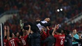 Thầy trò HLV Park Hang-seo trong đêm đăng quang AFF Cup 2018. Ảnh: Đoàn Nhật