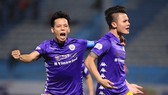 Văn Quyết cùng Quang Hải toả sáng ở giai đoạn quyết định của CLB Hà Nội