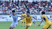 Văn Toàn chơi xuất sắc khi có một bàn thắng và một kiến tạo. Ảnh: Anh Tiến