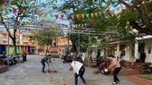 Các thầy cô tổng dọn vệ sinh tại trường lớp