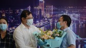 Khi dịch Covid-19 cơ bản được kiểm soát, các y bác sĩ vui vẻ chia tay Đà Nẵng