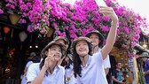 Kim Thanh selfie cùng các đồng đội VTV Bình Điền Long An.