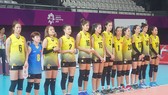 Các chân dài bóng chuyền Việt Nam ra quân trận đầu tiên.