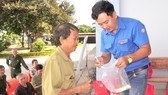 Bà con hộ nghèo xã Bù Gia Mập được khám bệnh, phát thuốc miễn phí