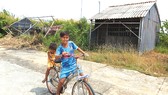 Nhiều nhà ở Khu tái định cư vàm Lung Ranh bị bỏ hoang