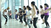 Nhiều phụ nữ tham gia các lớp thể dục để chăm sóc sắc đẹp, giữ gìn vóc dáng