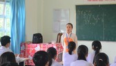 Cô Sơn Ca trong một tiết học. Ảnh: HIẾU NGHĨA