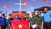 Đồng hành cùng ngư dân vươn khơi bám biển