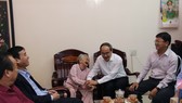 Lãnh đạo TPHCM làm việc, tặng quà tết tại Quảng Nam và Đà Nẵng