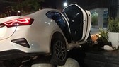 Ô tô lao vào Trung tâm hành chính Đà Nẵng sau va chạm với xe máy