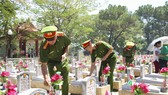 Dòng người về vùng "đất lửa" Quảng Trị tri ân các anh hùng liệt sĩ