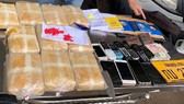 Bắt giữ 5 đối tượng người Lào vận chuyển 60.000 viên ma túy tổng hợp