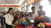 Đảng ủy Khối Dân – Chính – Đảng TPHCM thăm và tặng quà cho người dân tại Hậu Giang