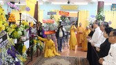 Lãnh đạo TPHCM viếng Ni trưởng Thích nữ Ngoạt Liên