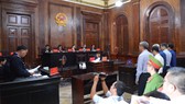Đại diện Viện Kiểm sát đọc cáo trạng truy tố các bị cáo. Ảnh: NGUYỄN NHÂN