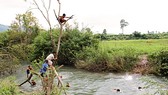 Tắm mương thủy lợi, 3 cháu nhỏ chết đuối thương tâm