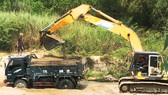 Buộc giải trình vụ xã tự ý cho doanh nghiệp khai thác cát