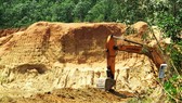 Doanh nghiệp “băm” núi Hòn Ách: Xem xét kỷ luật Chủ tịch và địa chính xã
