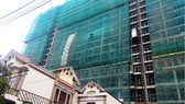 Dân “tố” tòa chung cư 28 tầng thi công gây ô nhiễm, làm nứt nhà dân
