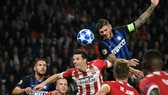 Inter - PSV Eindhoven 1-1: Hàng thủ sai lầm, Hirving Lozano loại Inter