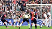 Genoa - Juventus 2-0: Sturaro, Pandev gây sốc, cắt đứt mạch 27 trận thắng của Juve