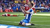 Espanyol - Atletico 3-0: Diego Godin phản lưới nhà, Borja Iglesias lập cú đúp, HLV Simeone ngậm đắng