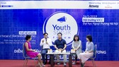 Các diễn giả tham gia phiên thảo luận đa phương “Hợp tác vì một xã hội bền vững”