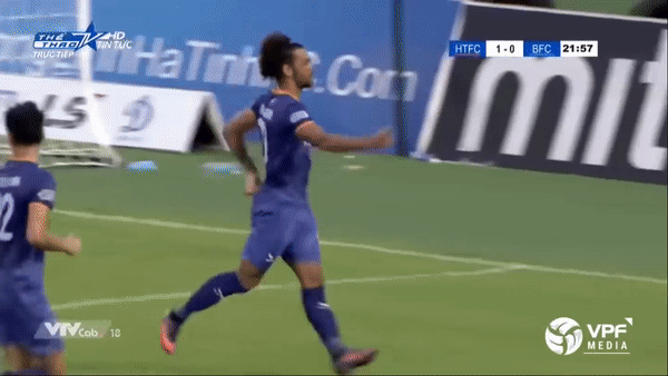 Hà Tĩnh - Becamex Bình Dương 1-1: Điểm nhấn penalty, Henrique mở tỷ số, Gustavo gỡ hòa