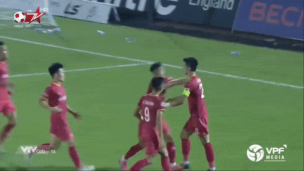 Becamex Bình Dương - HAGL 3-2: Walsh lập cú đúp, Memovic phản lưới nhà, Tiến Linh, Ali giúp đất Thủ thắng ngược dòng