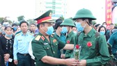 Lễ giao nhận quân miền Trung: “Trang trọng, an toàn và tiết kiệm”