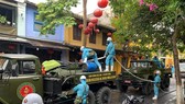 Phun hóa chất khử trùng tại phố cổ Hội An