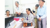 Chỉ 21% tổng số tiền lương hưu và trợ cấp bảo hiểm xã hội được chi trả qua ATM