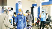 Từ 17 giờ ngày 17-7, giá xăng tăng 626 - 718 đồng/lít.