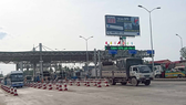 Giao thông qua trạm BOT Cai Lậy thông thoáng từ sáng ngày 1-12. Ảnh: KIẾN VĂN