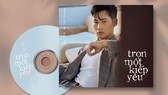 Ca sĩ Đức Tuấn trong buổi ra mắt album Trọn một kiếp yêu