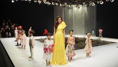 Hoa hậu Khánh Vân làm vedette show diễn mở màn Tuần lễ thời trang trẻ em Việt Nam Xuân - Hè 2020