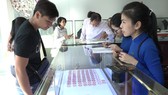 Vàng trong nước tiếp tục giữ mức 42 triệu đồng/lượng