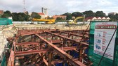 Nhiều hạng mục không thể thi công được do vướng mặt bằng. Ảnh: QUỐC HÙNG