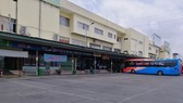 Hàng loạt hãng xe tạm ngưng hoạt động. Ảnh: QUỐC HÙNG
