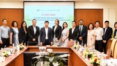 Lãnh đạo hai bên tại chương trình ký kết thực hiện dự án